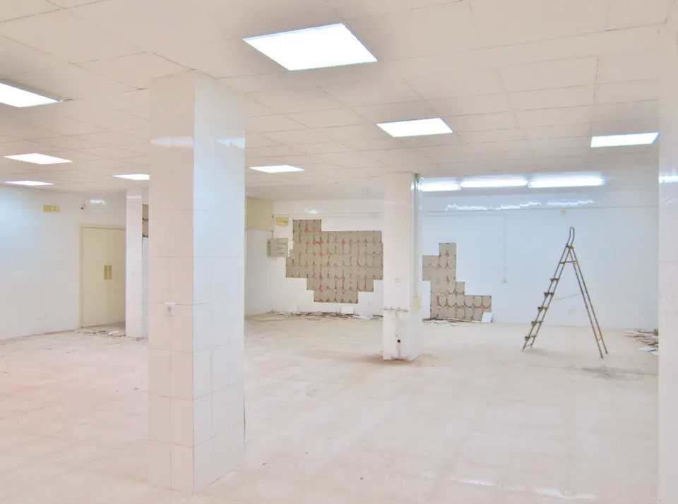Oportunidad invesores!!! Gran local comercial de 300 metros en la Av. de Denia.
