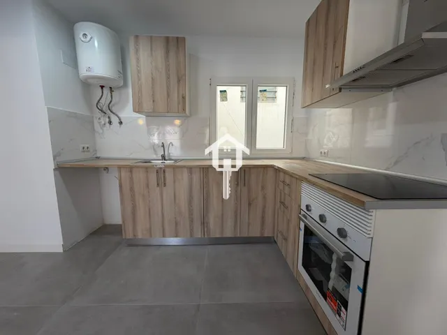 Piso en venta en Alicante, 109m2, 3 habitaciones, 1 baño completo, segunda planta con ascensor en la zona de carolinas bajas. — 23