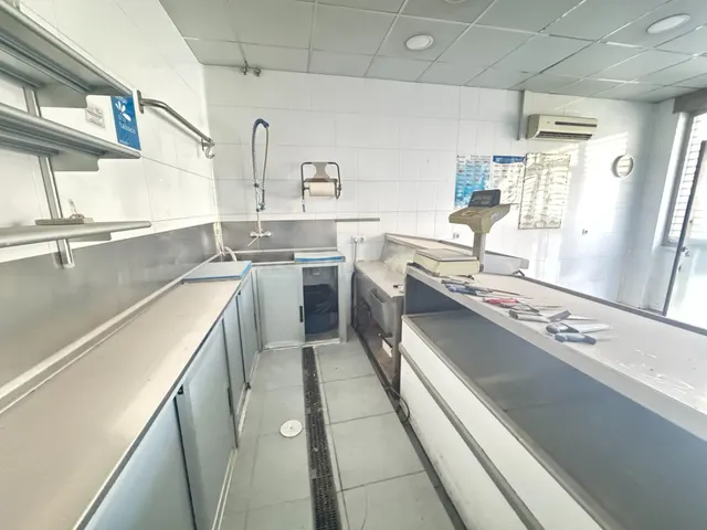 Se alquila o se vende local para comercio de alimentación en - foto 3