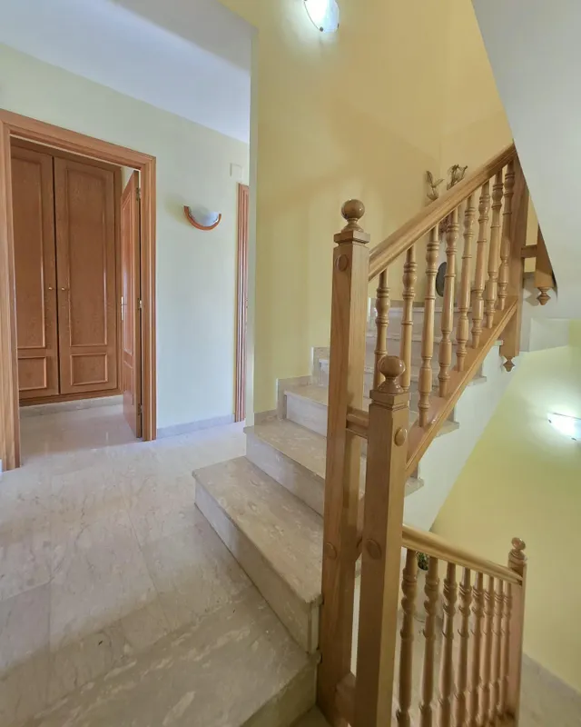 Chalet esquinero adosado en Vilafortuny — 41