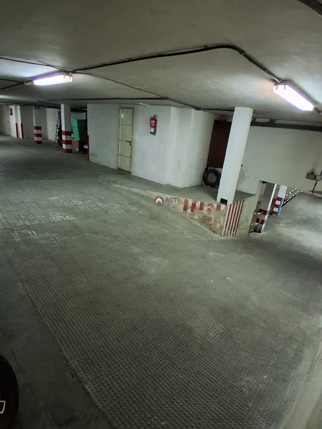 Plaza de garaje en san blas — 6