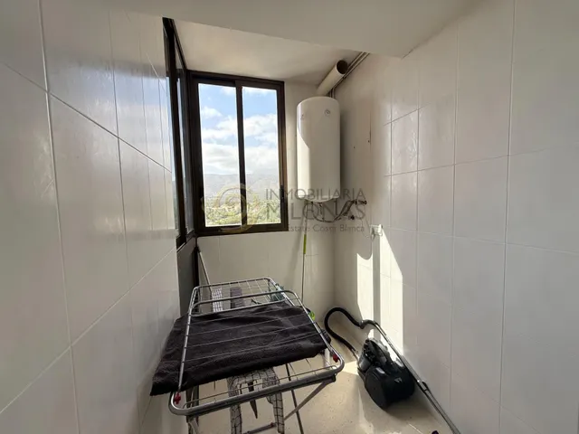 Piso de 4 dormitorios en el corazón de la Playa de Poniente, perfecto para ti y tu familia. — 13