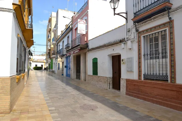 Venta de casa en el centro de Camas (Sevilla) — 2