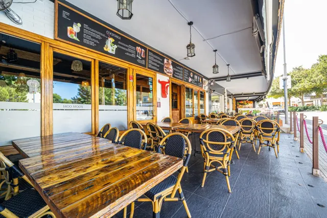 Traspaso Restaurante "Moo Moo's" con licencia, salida de hum