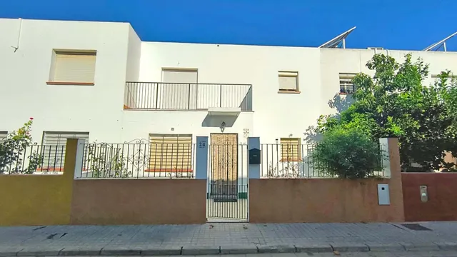 Casa adosada en zona tranquila de Castilblanco de los Arroyo
