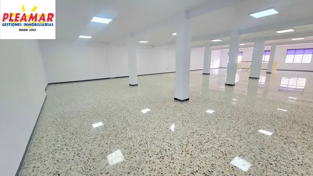 LOCAL COMERCIAL DE DOS PLANTAS DE 500 M2           ZONA CENTRO — 15