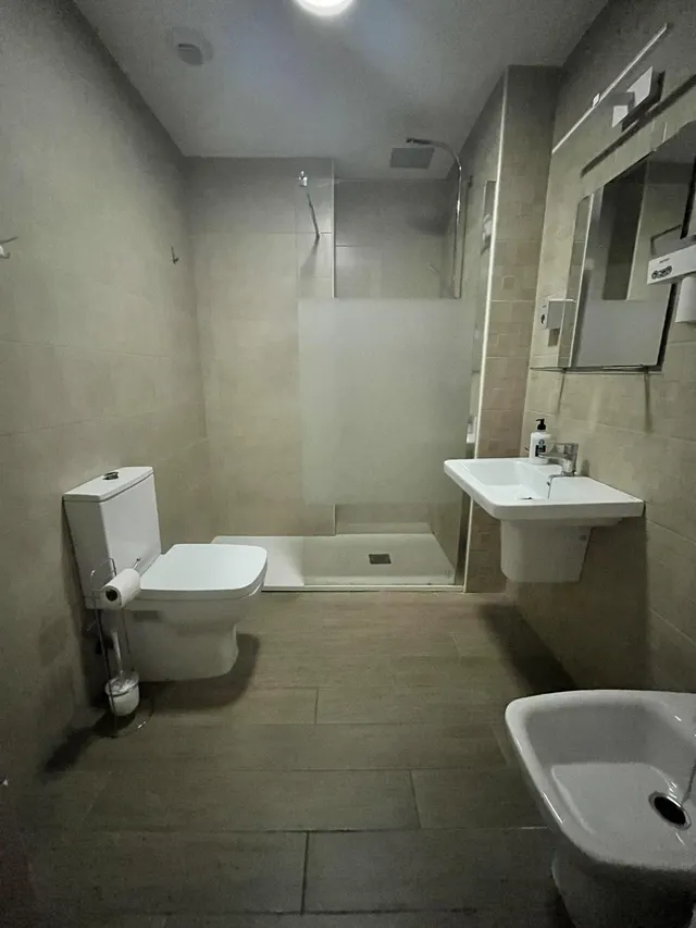 EXCLUSIVA!! Piso 3 dormitorios , 2 baños ,garaje y trastero . Gran patio  y piscina comunitaria . ROTA — 22