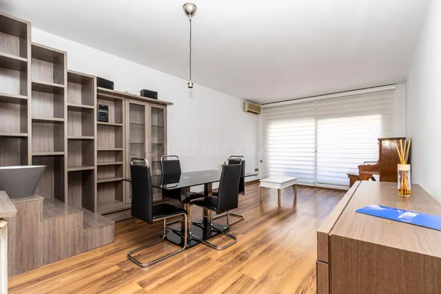 Casa al centre de Sabadell amb garatge per a 2 cotxes i terr - foto 2