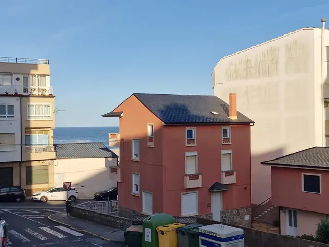 EXCLUSIVO CONJUNTO DE DOS CASAS CON JARDÍN Y GARAJE A 300 METROS DE LA PLAYA DE A RAPADOIRA – FOZ — 34