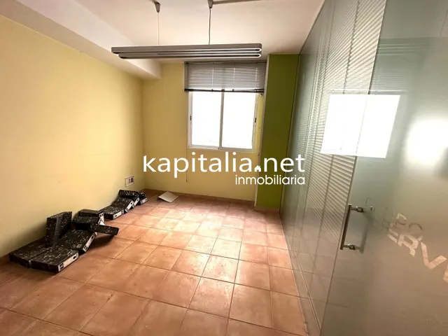 Amplia oficina en alquiler y venta en Ontinyent (Valencia) — 9