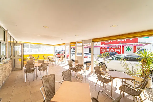 Local Comercial con terraza cerca del mar en el Puerto de Alcudia — 10