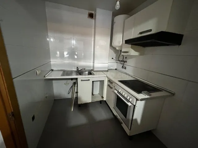 ¡Rebajado! Piso a Reformar con Terraza y Vistas - foto 4