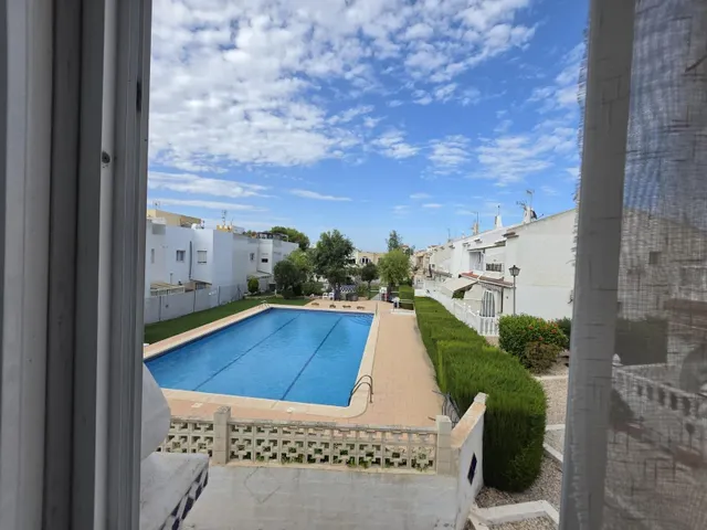 BUNGALOW PLANTA ALTA EN URBANIZACION CERRADA CON PISCINA COMUNITARIA — 22