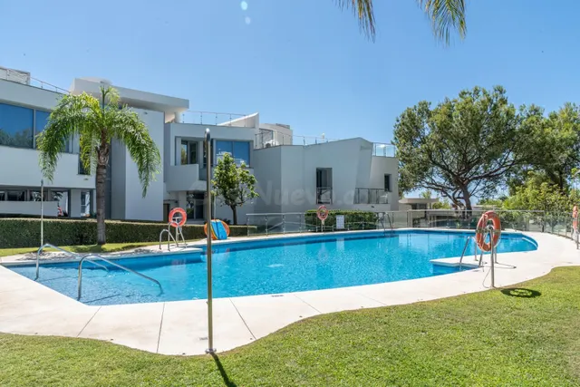 Adosado de esquina de Lujo con piscina privada en Sierra Bla - foto 4