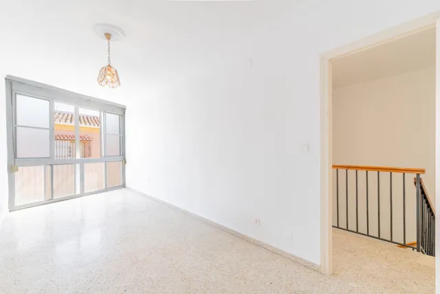 Espacio para toda la familia: 4 dormitorios y cochera — 26