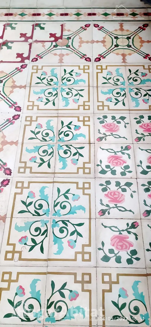 AMPLIA CASA CON MUCHA POSIBILIDAD Y TERRAZA — 34