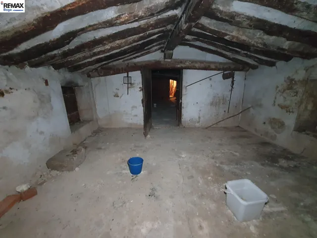 Amplia casa en sitio privilegiado. — 50