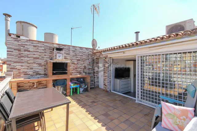 EXCLUSIVO ÁTICO CON TERRAZA ORIENTADO A SUR EN LA CREU DE BA