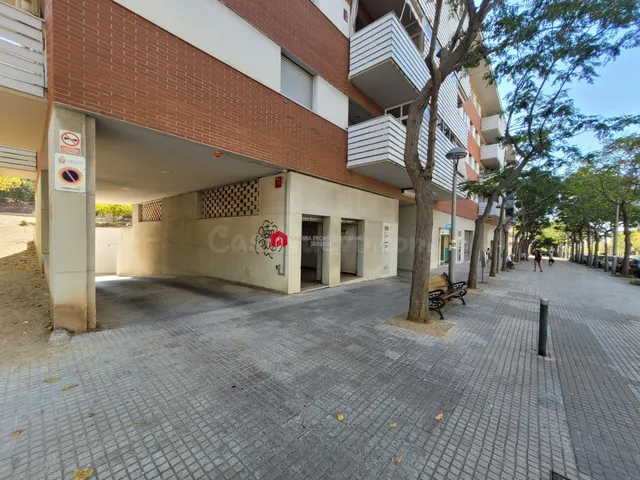 Local de 120 m2 delante de la zona educacional Sescelades