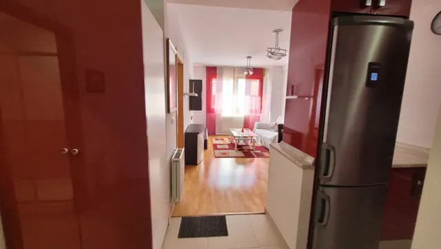 Piso 1 dormitorio en Alquiler, zona Camaretas, frente Centro Comercial — 7
