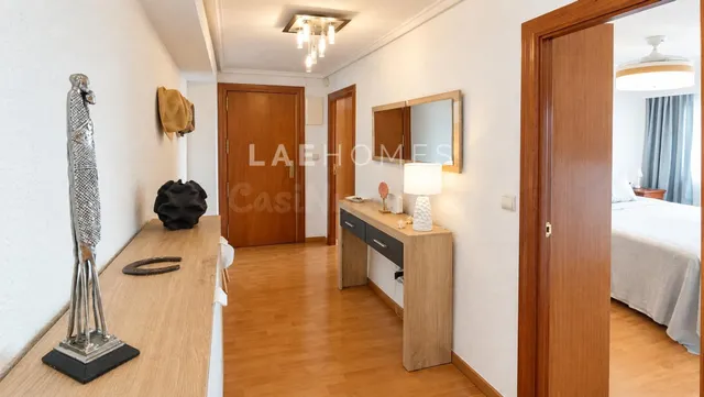 Vivienda reformada en 11ª planta con vistas panorámicas - foto 3