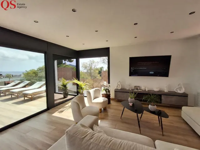 Villa contemporánea con piscina y vistas panorámicas al mar en Cunit — 22