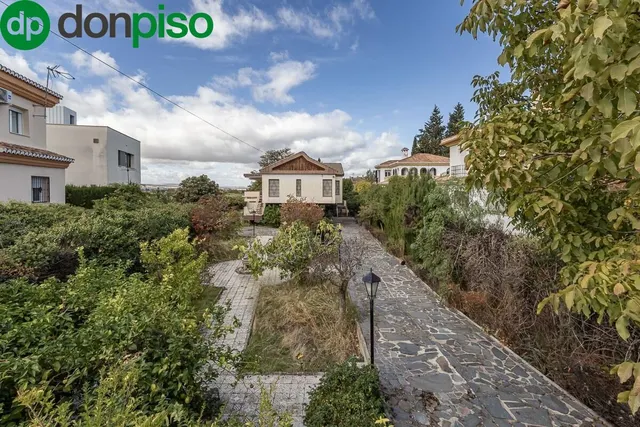 Gran casa con parcela y piscina en Cájar — 34