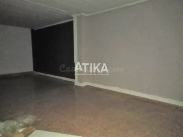 LOCAL COMERCIAL A LA VENTA EN AMPOLIA AVENIDA - foto 4
