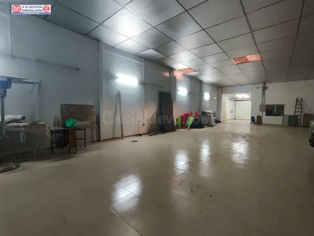 NAVE JUNTO A CONVENTO SANTA CLARA DE 350 METROS CON PUERTA A