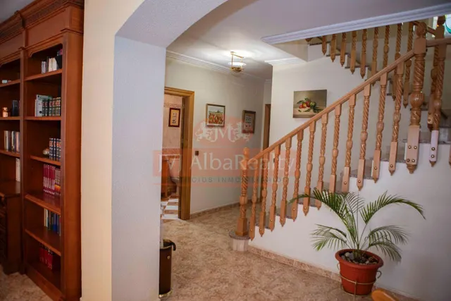 EN VENTA CASA O CHALET INDEPENDIENTE EN ZONA SAN PABLO. — 26