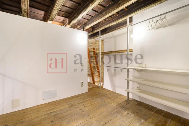 Piso con 2 lofts independientes con balcon baños cada uno y una excelente ubicación en el gòtico — 31