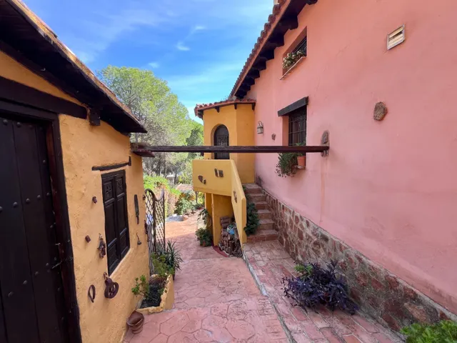 El Refugio Perfecto en Las Jaras: Vistas de Ensueño, Techos Infinitos y Máxima Versatilidad — 32