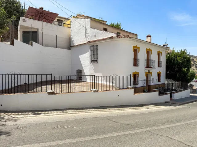Casa independiente en la entrada de Pinos Genil. (A 10 minutos de Granada) — 36