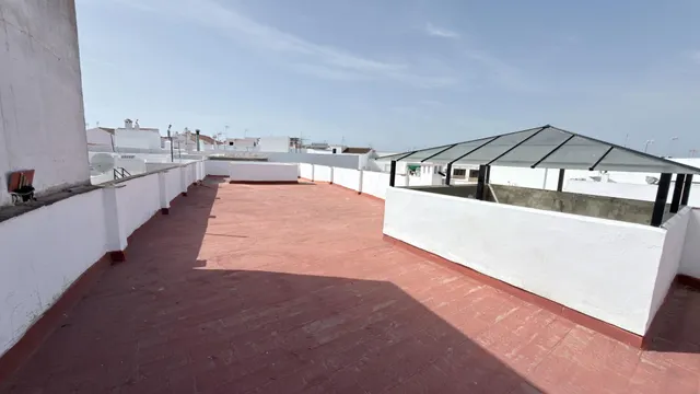 LOCAL COMERCIAL EN CONSTRUCCIÓN EN EL CENTRO DE LEPE (HUELVA) — 30