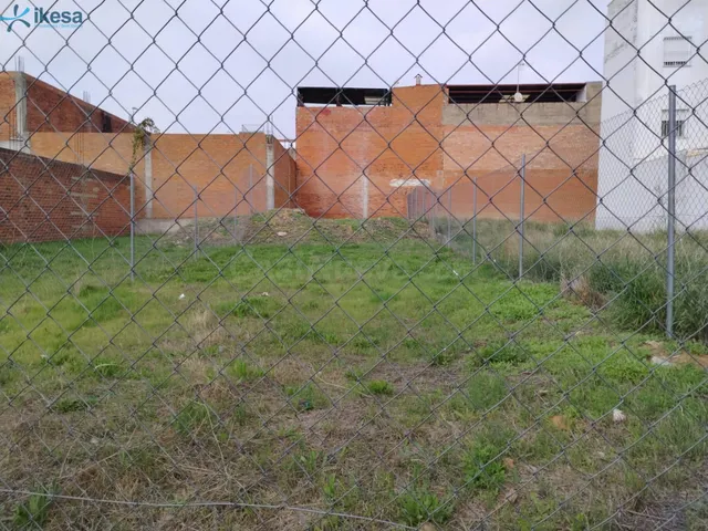 Venta de Suelo Urbano Residencial en C/ LA SAGRA - Badajoz - foto 3