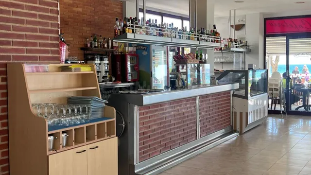 ¡Traspaso de Bar/Restaurante en Paseo Marítimo - Una Oportun