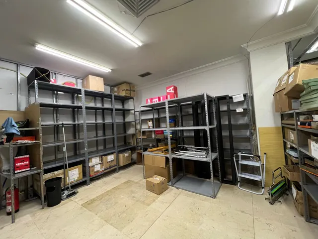 Impresionante local en Cánovas — 10