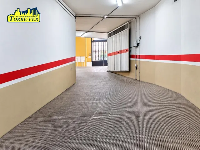 Centrica plaza de aparcamiento en alquiler en puerta de purchena. — 3