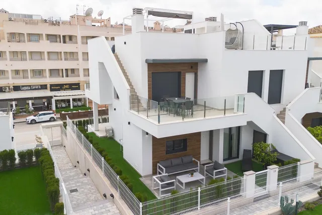 Precioso apartamento en esquina en la exclusiva urbanización - foto 2