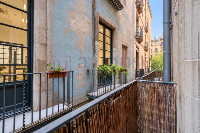 Piso con 2 lofts independientes con balcon baños cada uno y una excelente ubicación en el gòtico — 21