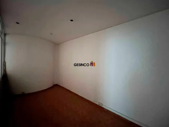 LOCAL COMERCIAL BIEN SITUADO — 6