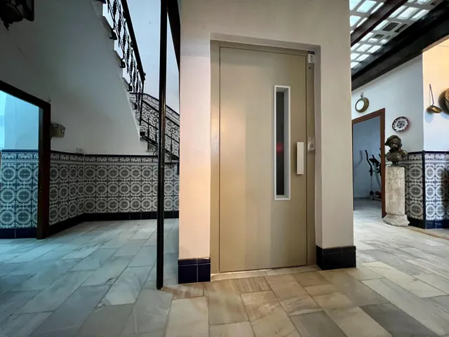 C. EXCLUSIVA CASA EN LA JUDERÍA A 5 MINUTOS DE LA MEZQUITA-CATEDRAL CON GARAJE Y ASCENSOR — 13
