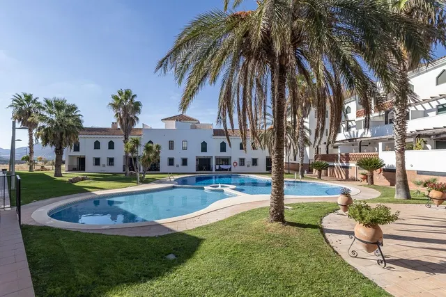 Adosado con espectacular terraza panorámica y piscina a 20 min de Granada — 30