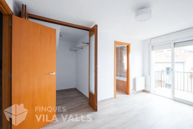 Piso dúplex en pleno centro de Caldes. Ascensor, terraza, 2 balcones y parking incluido. — 13