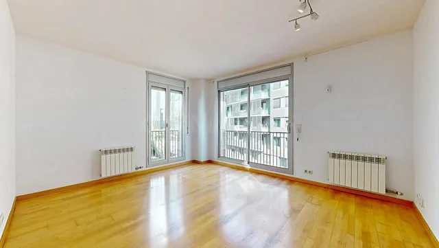 Poblenou: luz natural, dos amplias habitaciones y parking y trastero incluidos en el precio. — 3