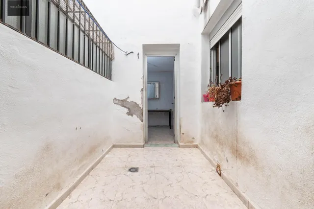 Amplia Casa en Venta en Guadix - Oportunidad de Inversión — 41
