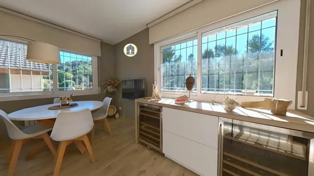 Casa reformada de tres plantas con piscina, jacuzzi, gimnasio, sauna  y vistas a parque natural — 17