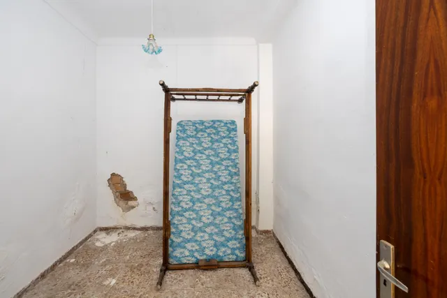 Casa para reformar en el centro de Lanjarón con gran potencial de inversión — 8