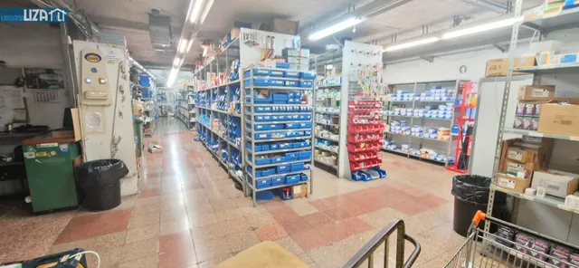 Amplio Local Comercial a Solo 150 Metros de la Playa - Oportunidad Única — 12