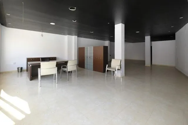 local comercial en avenida principal — 29